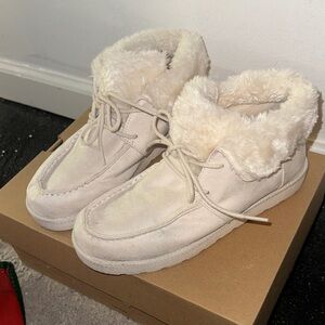 Women's Cream Fur-Lined Shoes